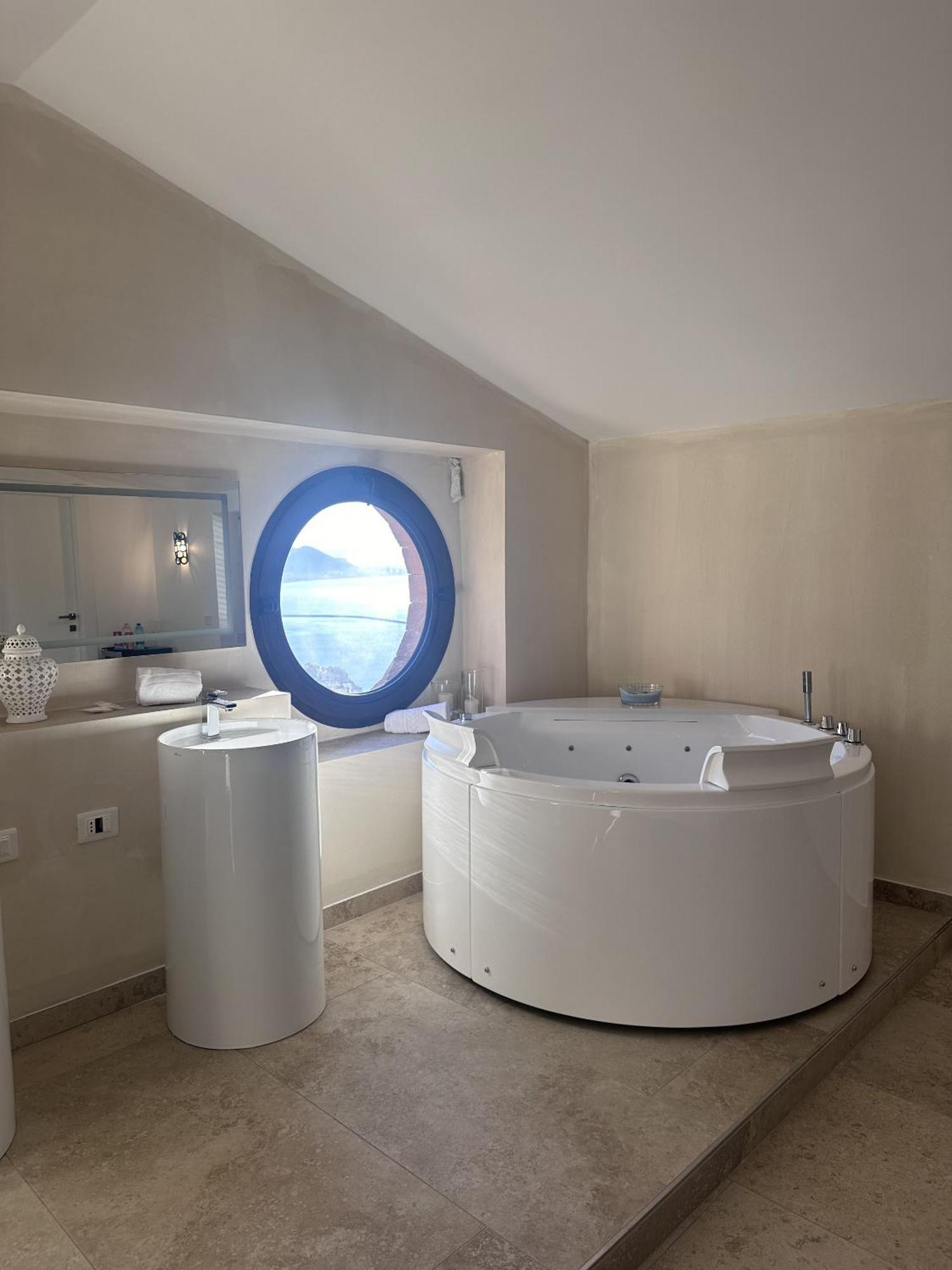 Deluxe Suite with Sea View